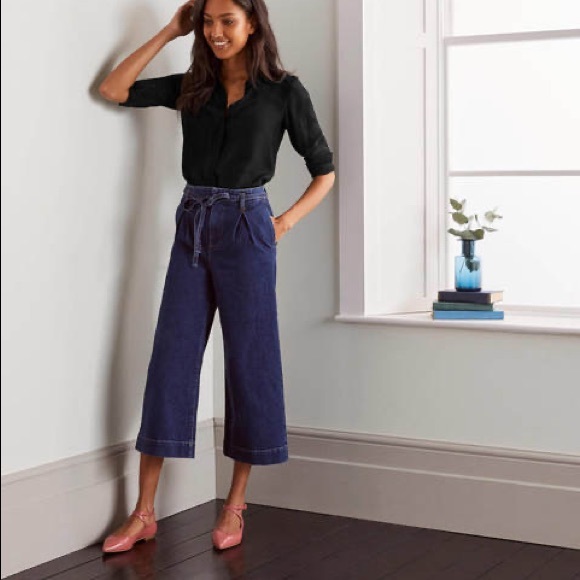 Boden “The Silk Shirt” in black - Picture 5 of 5